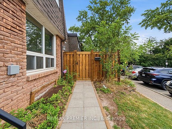 3rd image of 485 Timber Ln