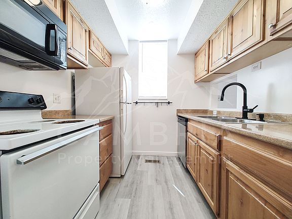 4th image of 4433 S Rosehaven Ct APT C