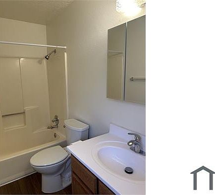 2nd image of 3601 Wellesley Dr NE APT 2
