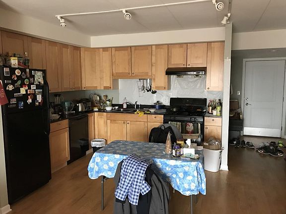 3rd image of 464 W 27th St #3