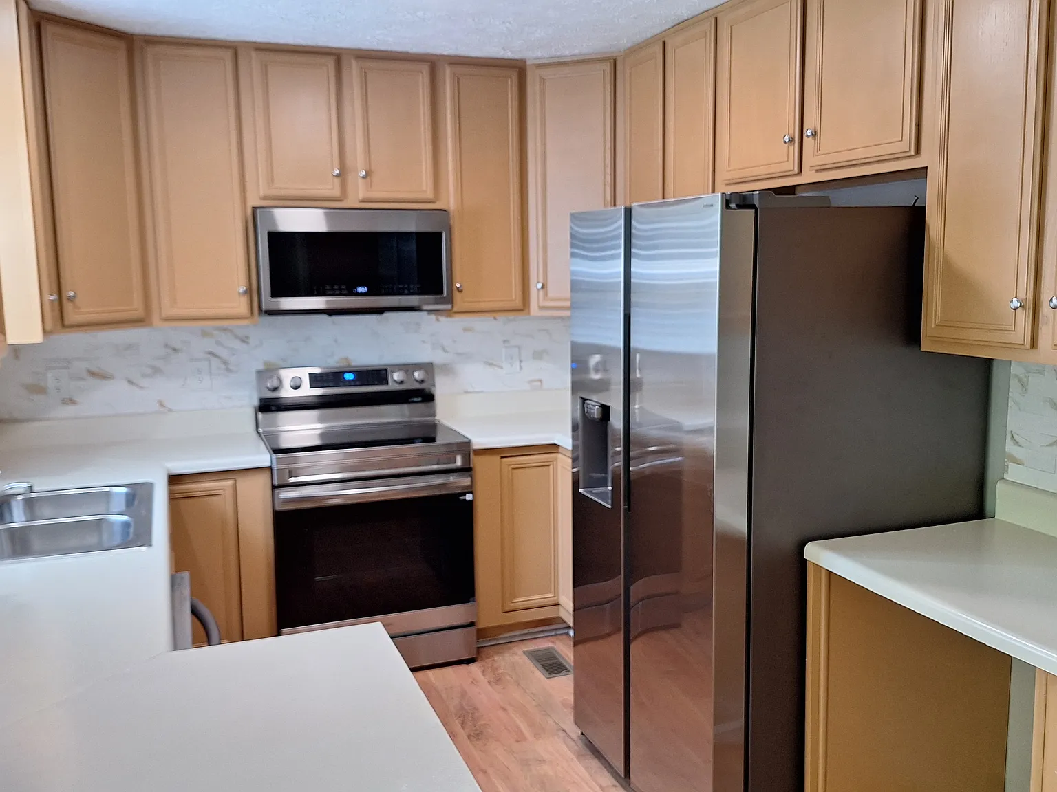 4 bed, 3.5 bath, 2150 sqft, $2,099 — Photo 2