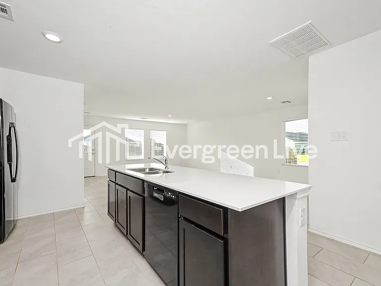 2308 Bleeker St — Photo 6