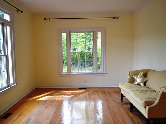 5th image of 3115 Olde Towne Ln