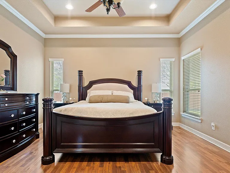 916 Easton Dr — Photo 15