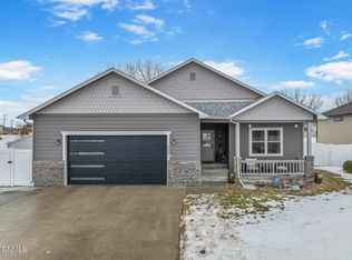 1620 Creekside Dr W, Williston, ND 58801