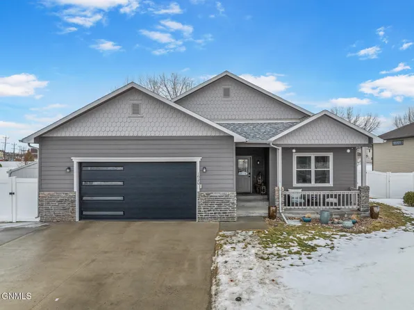1620 Creekside Dr W, Williston, ND 58801