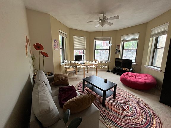 3rd image of 1427 Commonwealth Ave #C