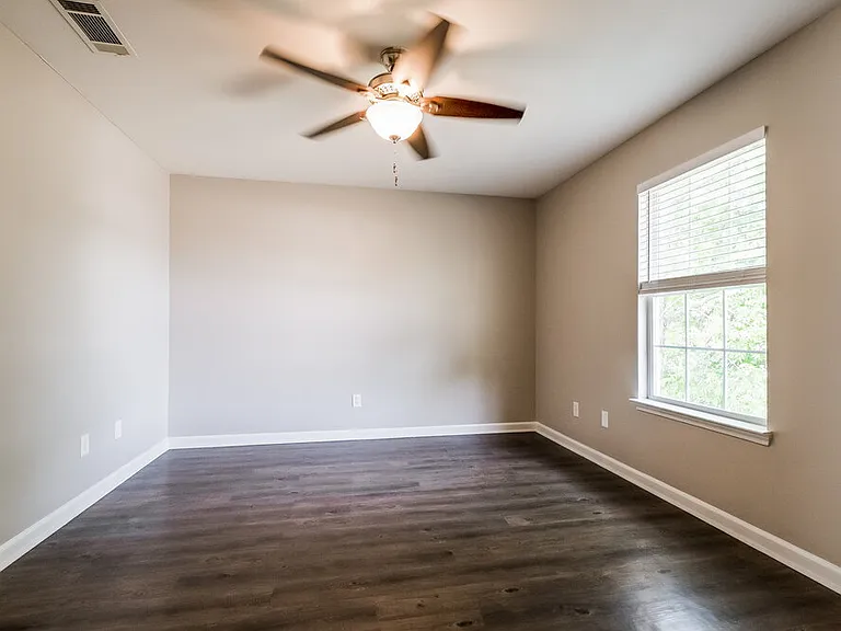 406 Meagan Cv — Photo 9