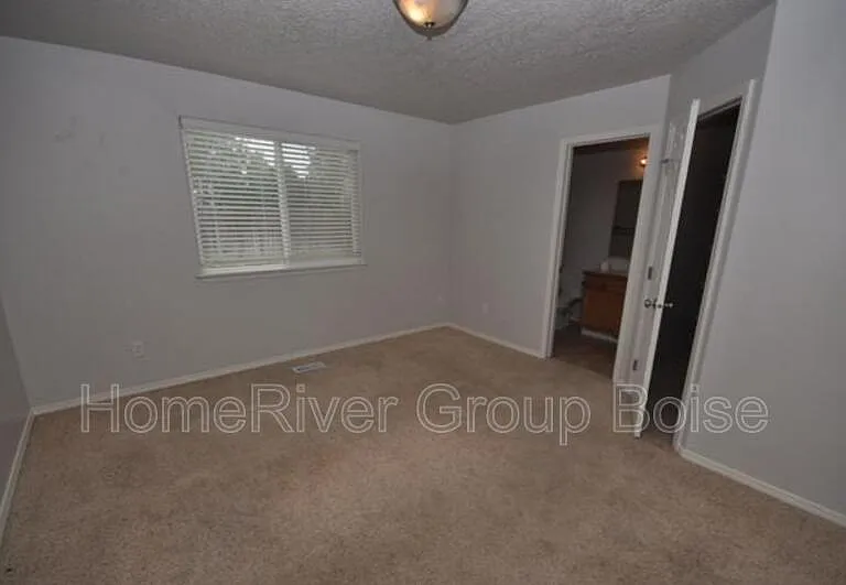 3872 N Weston Ave — Photo 14