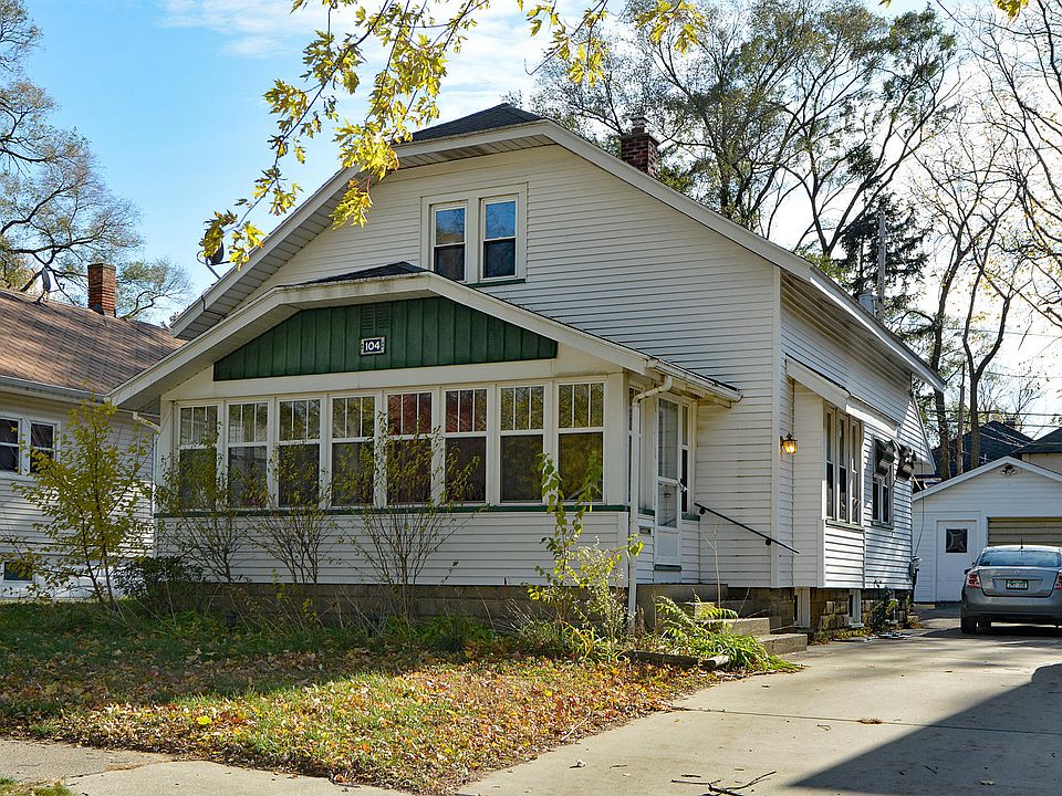 1st image of 104 E 21st St