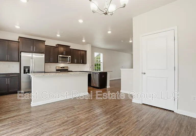 5123 Ironsides Dr — Photo 8