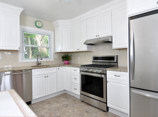 18 Entrance Ct, Yonkers, NY 10710