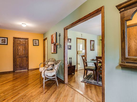 4th image of 111 E Brookfield Ave
