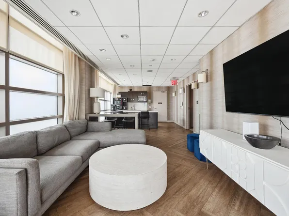 215 East 96th Street image 14 of 20