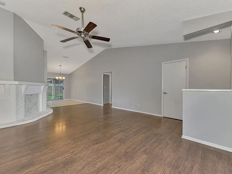 3026 Grafton St — Photo 8