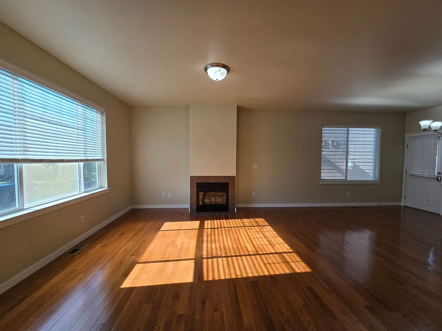 3 Bedroom, 2.5 Bathroom House — Photo 3