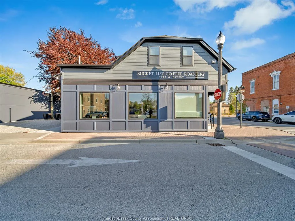 Photo 1 of 26 - 79 Murray St #200 - Amherstburg, ON Primary Photo - 79 Murray St #200