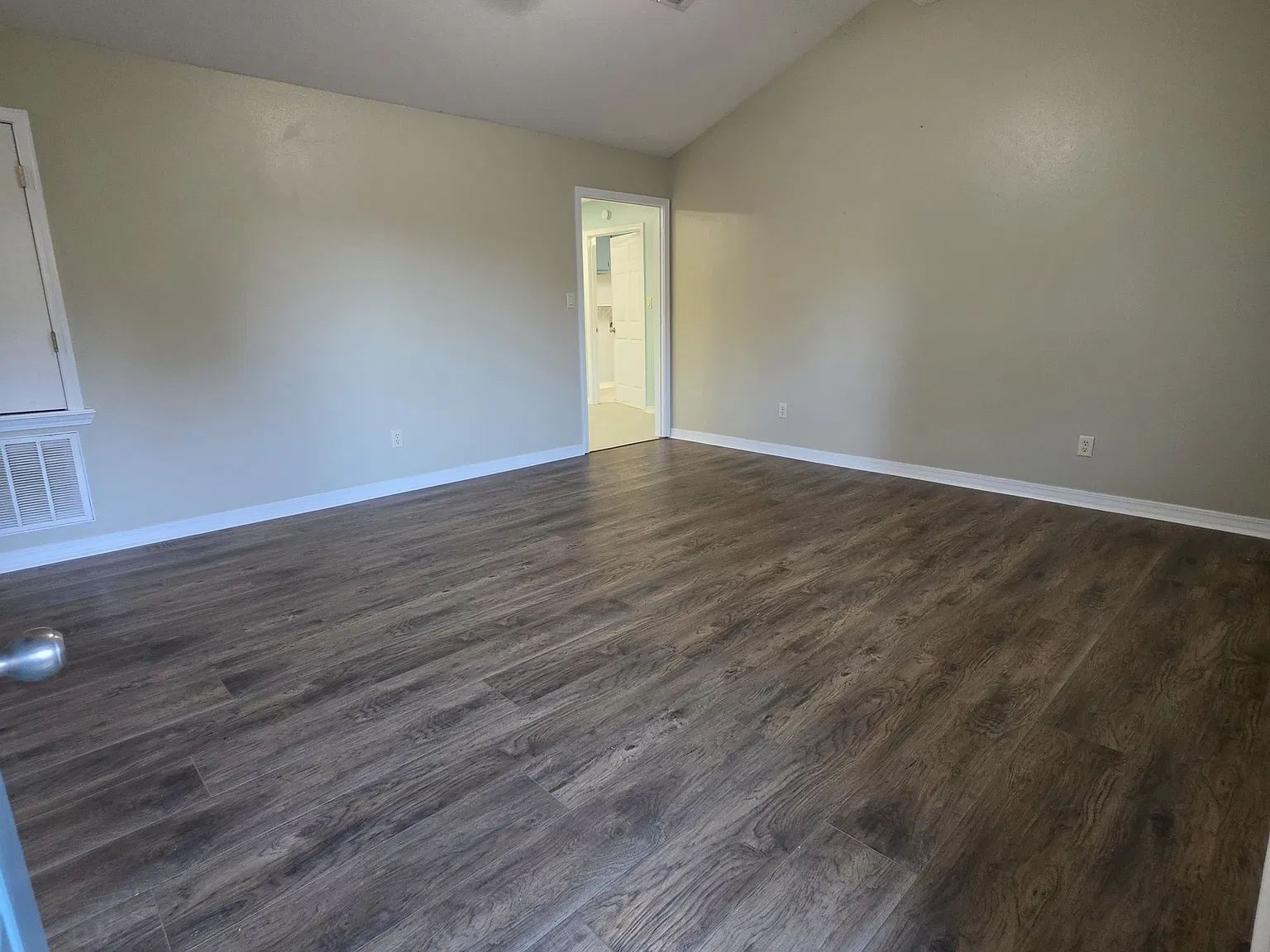 3 bed, 1185 sqft, $1,500 — Photo 2
