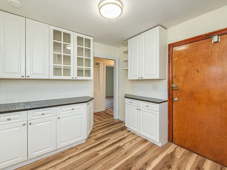 166 Speer Ave #2 — Photo 4