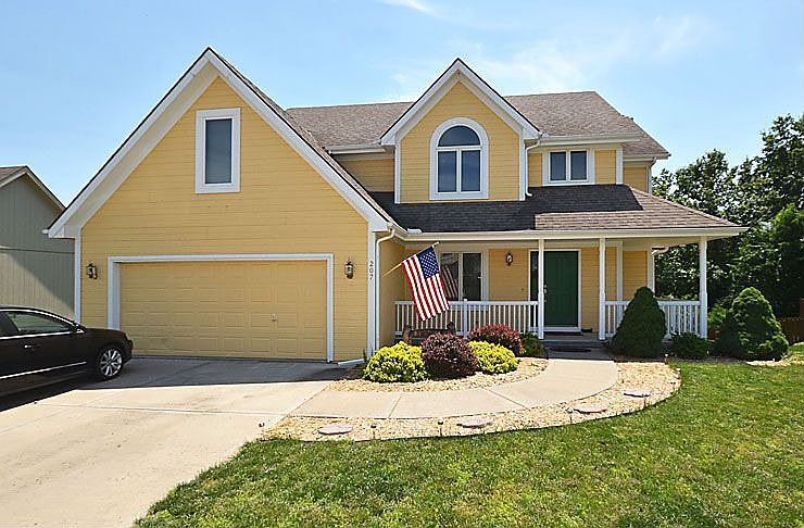 1st image of 207 Surrey Ct