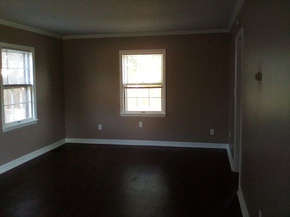 5th image of 2015 Crestwood Dr