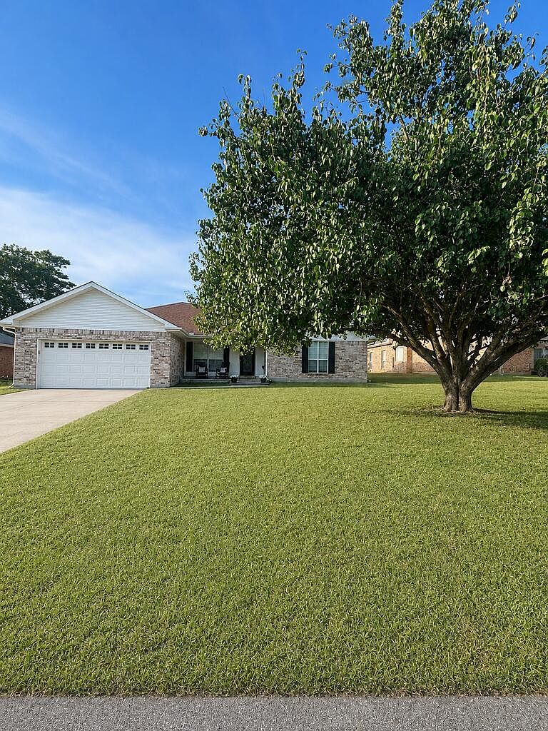315 Country Club Dr — Millbrook Golf and Country Club