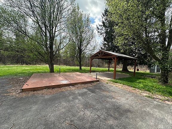 3rd image of 360 Dappenbrook Rd