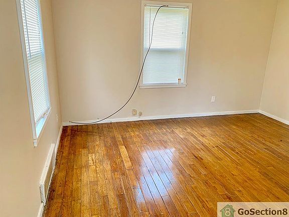 2nd image of 832 S Central Dr