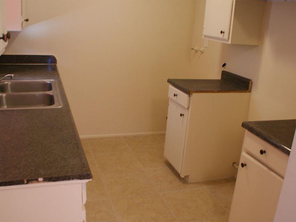 1st image of 621 Hardin Dr APT 2