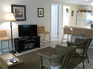 4th image of 220 E Hollywood Ave #1