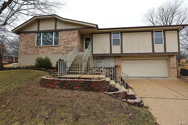 4869 Vermilion Dr photo 1