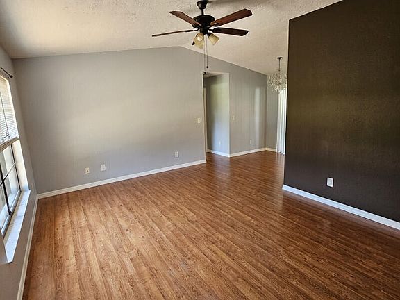 3rd image of 317 Wildwood Dr
