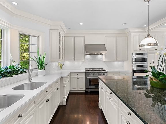 3rd image of 26 Longmeadow Dr