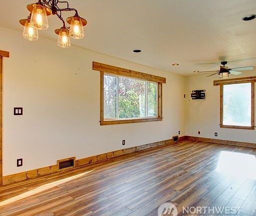 Another look from the other side of the living room>