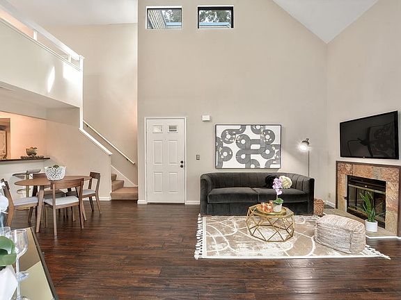 4th image of 1085 Foxchase Dr