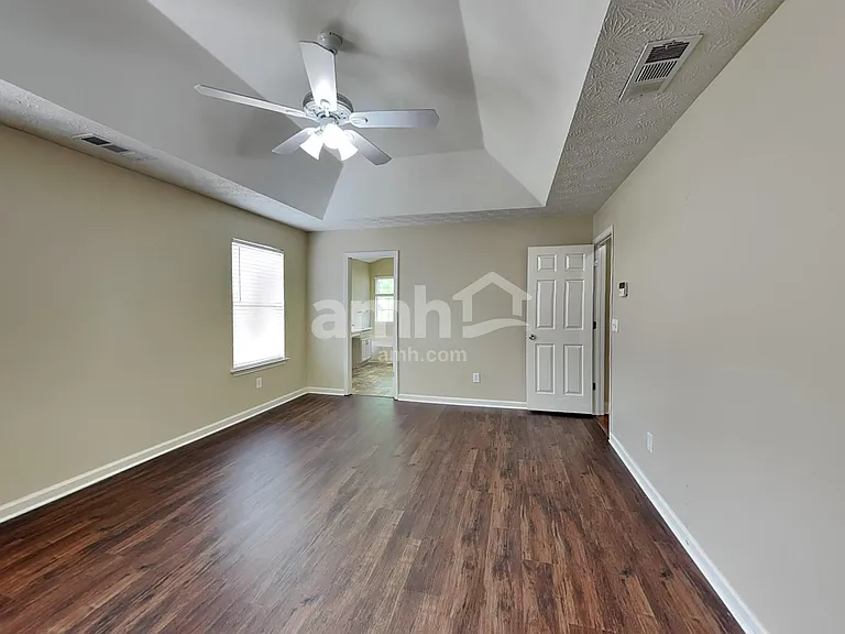 1728 Silverchase Dr SW — Photo 11