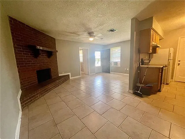 3 bed, 2.0 bath, 1115 sqft, $1,500 — Photo 4