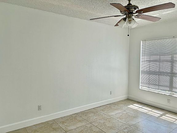 4th image of 201 Santa Clara Dr APT 5