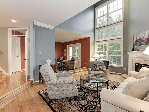 4th image of 13 Bloomingdale Ct