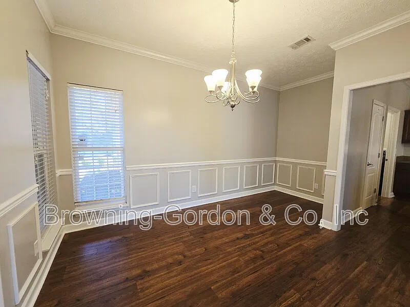 3 bed, 2.0 bath, 1800 sqft, $2,150 — Photo 3