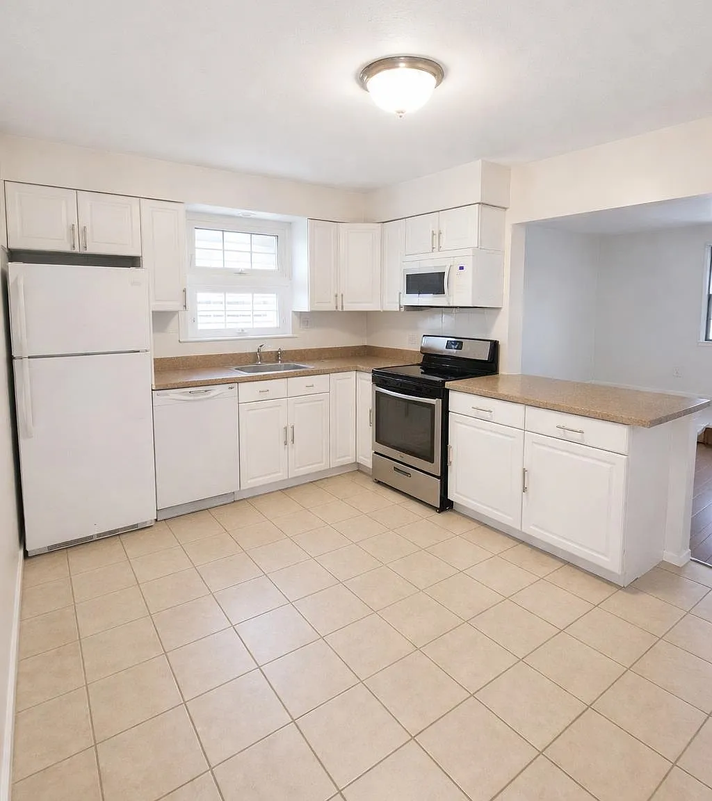 2 bed, 1.0 bath, $2,300 — Photo 2