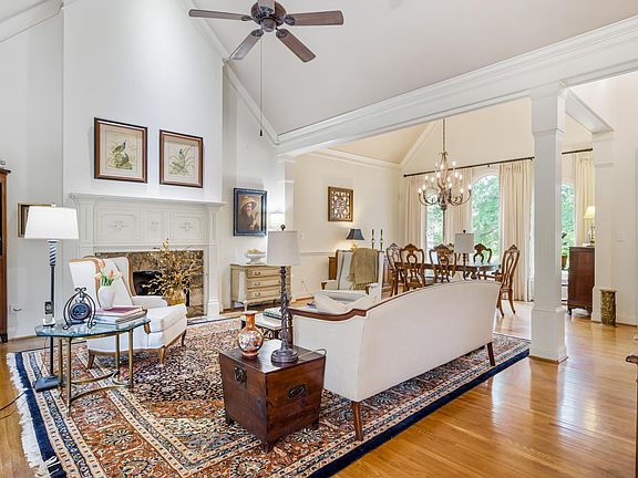 5th image of 1001 Knollwood Dr
