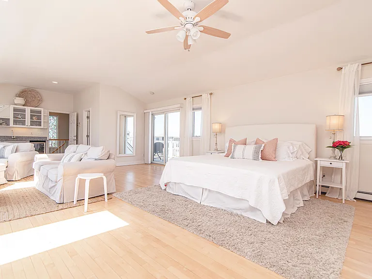 943 Dune Rd — Photo 16