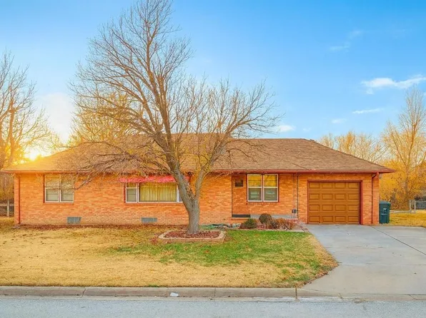 2005 Thompson Ave, Dodge City, KS 67801