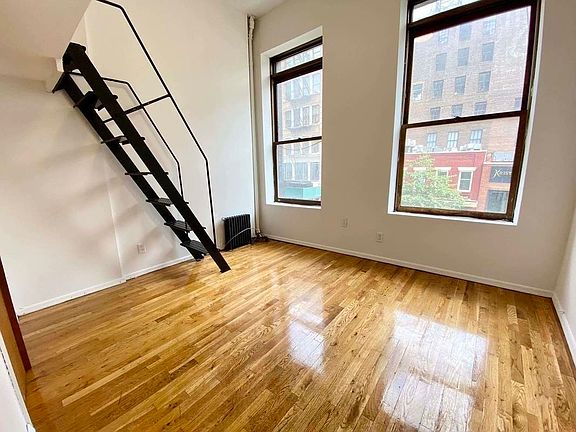 3rd image of 50 Grand St #2RE