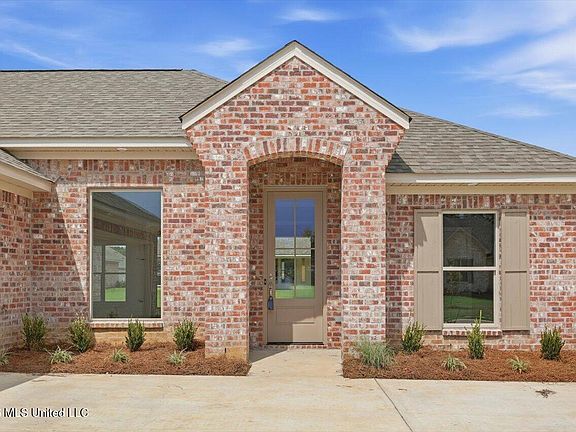 3rd image of 345 Brookfield Cir