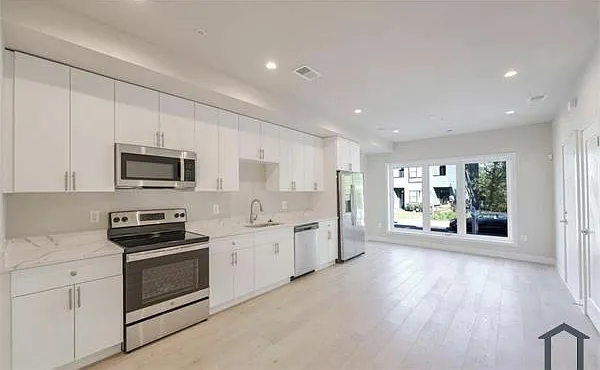 2536 Elvans Rd SE #1 — Photo 4