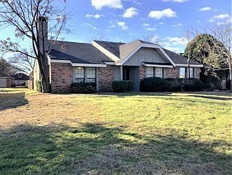 2nd image of 1151 Willow Run Dr
