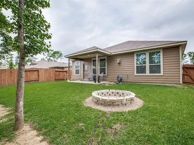 2151 Lost Timbers Dr — Photo 32