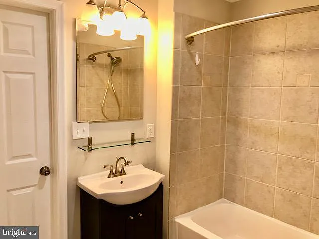 853 W Lombard St — Photo 13